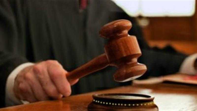 وصول المتهمين بـ «الرشوة الكبري في الجمارك »  إلى مقر المحكمة