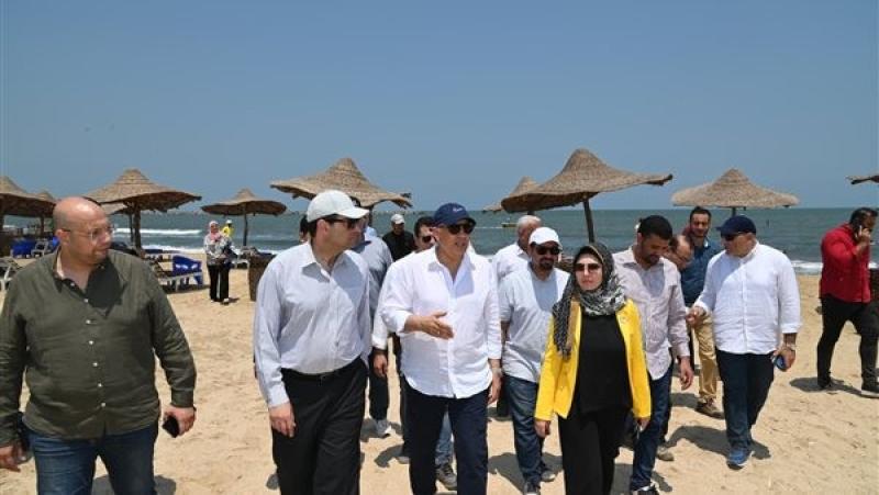 وزير الري يوجه بإنشاء حواجز لحماية شاطئ النخيل